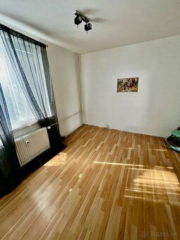 🏡Ponúkame na predaj priestranný 3.izbový byt s lodžiou o vým