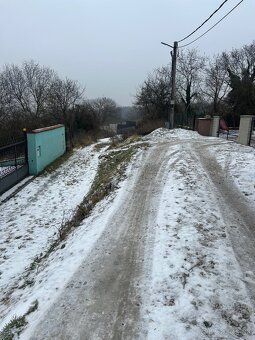 Ponúkame na predaj pozemok v Šenkviciach o výmere 2197 m2,po