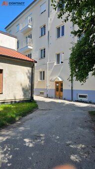 Na predaj murovaná garáž v centre mesta za bytovým domom Nám
