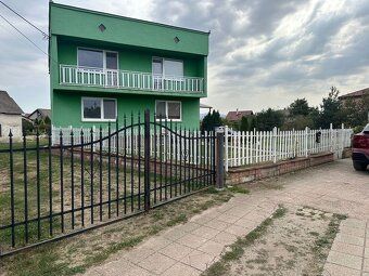 Ponúkame na prenájom spodné podlažie rodinného domu so samos