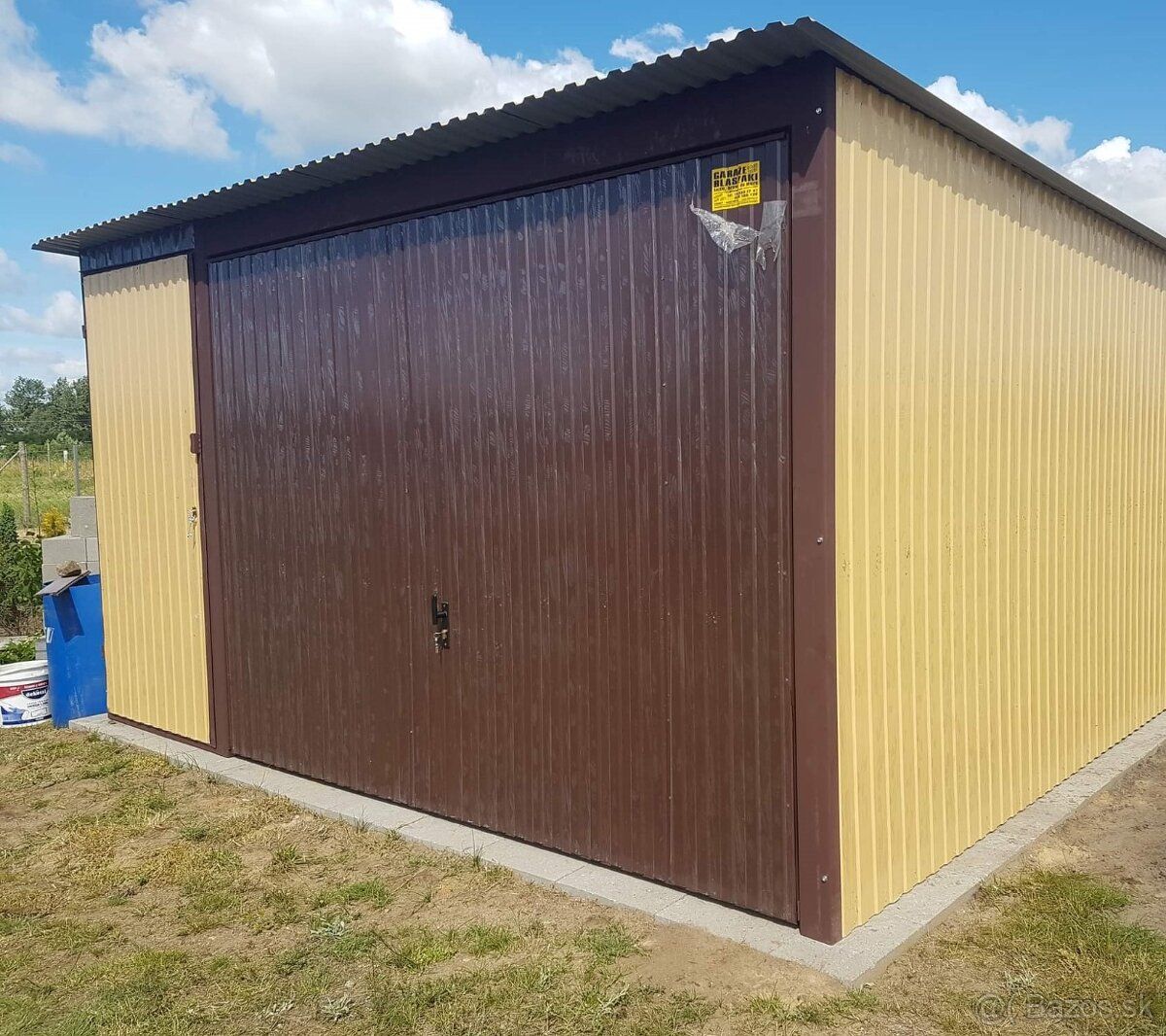 Parametre garáže
Šírka: 4 m
Hĺbka 6 m
Typ strechy: spád doza