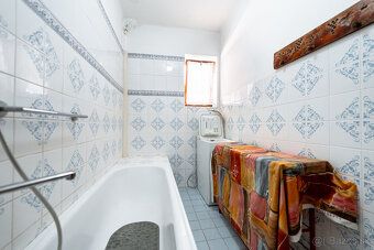 EXKLUZÍVNE vám ponúkame na predaj útulný 8 izbový rodinný do