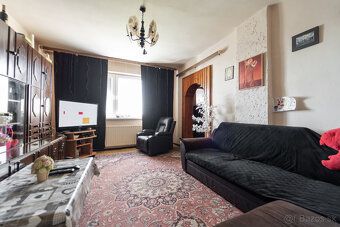 EXKLUZÍVNE vám ponúkame na predaj útulný 8 izbový rodinný do