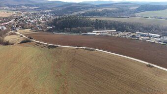 Spoločnosť Slovak Estate s.r.o. ponúka na predaj poľnohospod