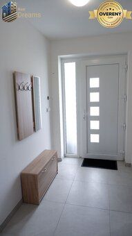 Úžitková plocha: 90 m2. Terasa 15 m2. Dom je postavený z teh