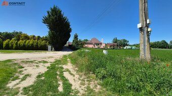 Stavebný pozemok o výmere 750 m² v obci Veselé, v zastavanom