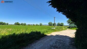 Stavebný pozemok o výmere 750 m² v obci Veselé, v zastavanom
