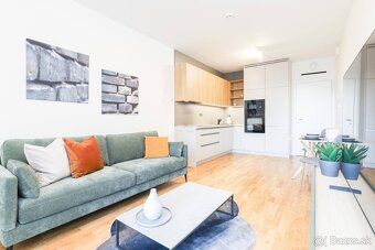 Moderný 2-izbový byt s balkónom, parkovaním a krásnym výhľad