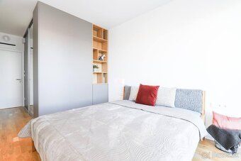 Moderný 2-izbový byt s balkónom, parkovaním a krásnym výhľad