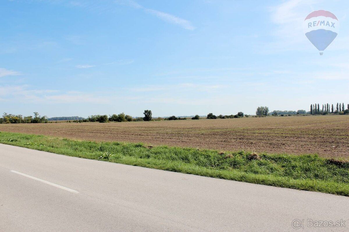 Realitná kancelária RE/MAX ponúka exkluzívne na predaj pozem