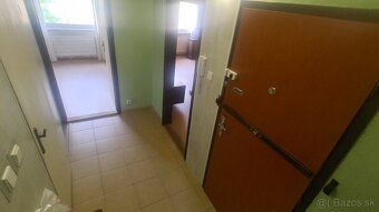 Ponúkame na predaj priestranný a svetlý trojizbový byt s cel