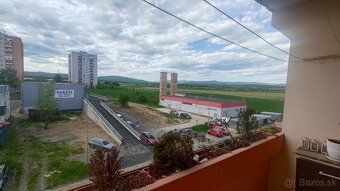 Ponúkame na predaj priestranný a svetlý trojizbový byt s cel