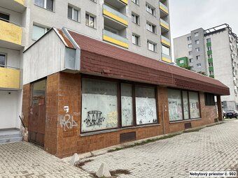 Ponúkame na prenájom dva obchodné priestory na námestí Dlhé 