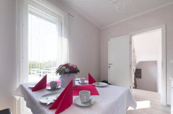 Investičný apartmánový dom len 70 m od mora v Sukošane, Chor