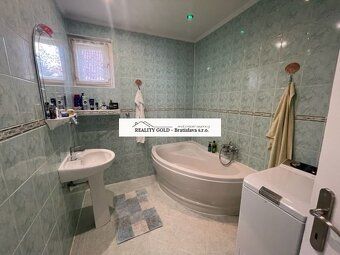 REALITY GOLD – Bratislava s.r.o. ponúka pekný 4 izbový rodin