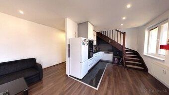 Hľadám prenájom 2 izbový byt do 600€ aj s energiami pre tri 