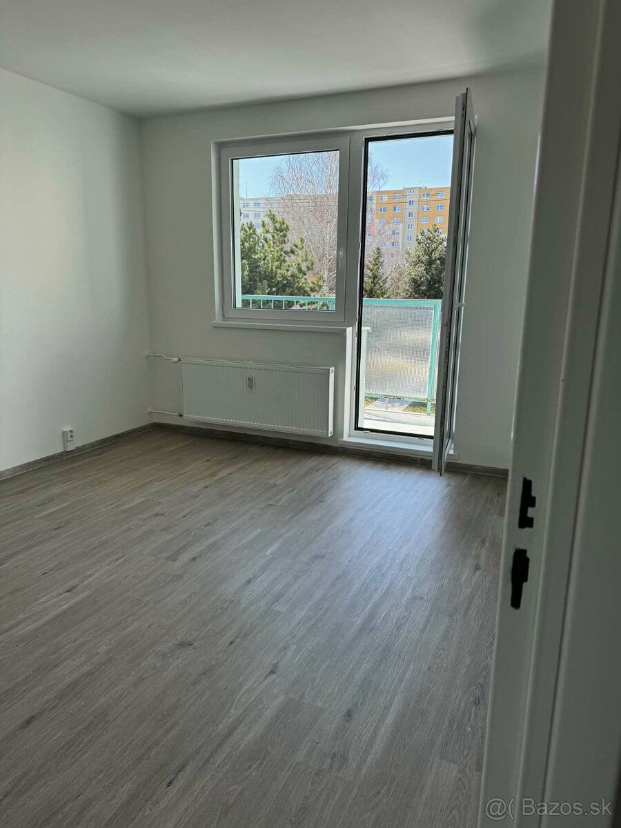 Prenajmem 3-izbový byt s balkónom na ulici K.Kuzmanyho , 3 p