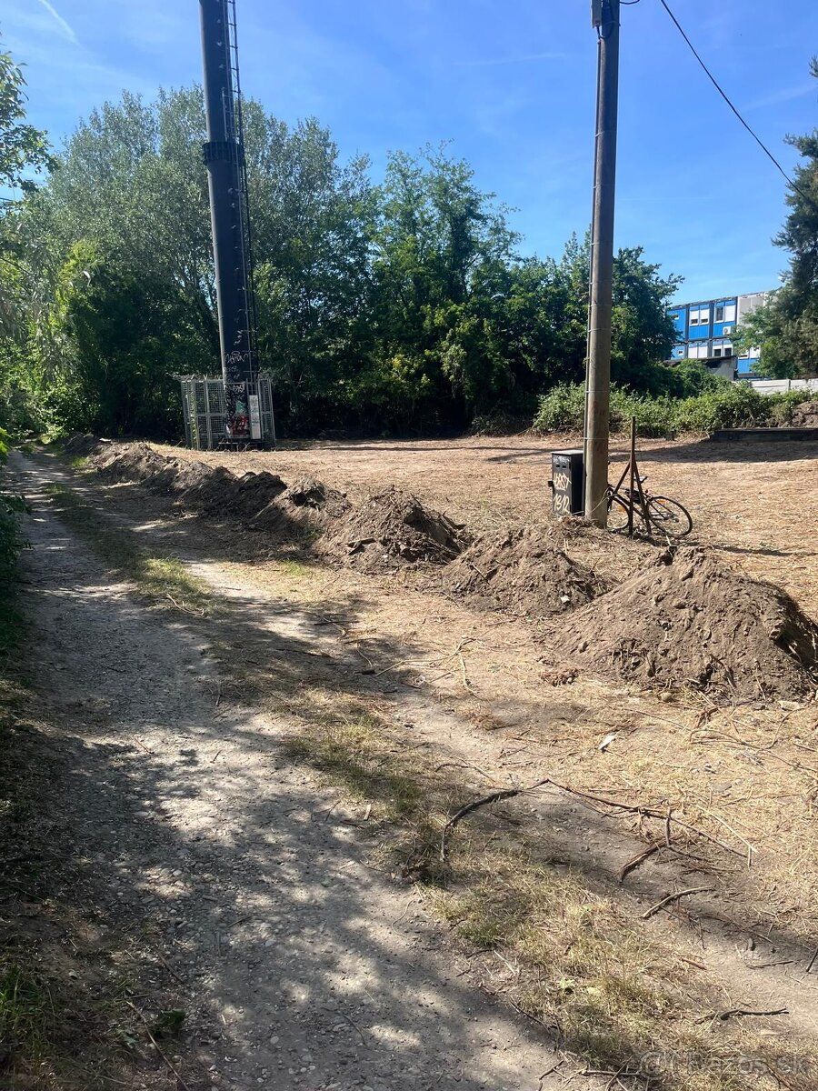 Ponúkam na prenájom pozemok s výmerou 544 m², nachádzajúci s