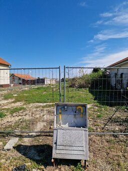 Ponúkam na predaj veľký stavebný pozemok vo Veľkých Úľanoch,