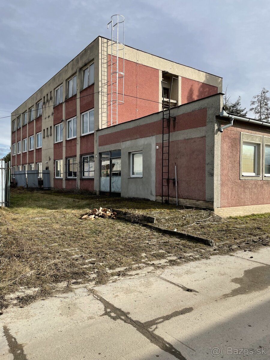 Predám budovu 367m 2 a 139m2, spolu 1250 m2 vrátane 2 podlaž