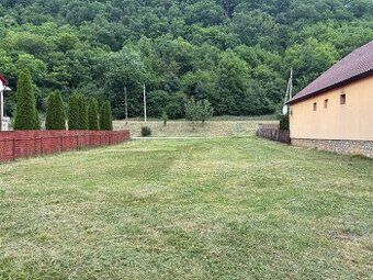 Na predaj stavebný pozemok v maďarskej obci szinpetri hranič