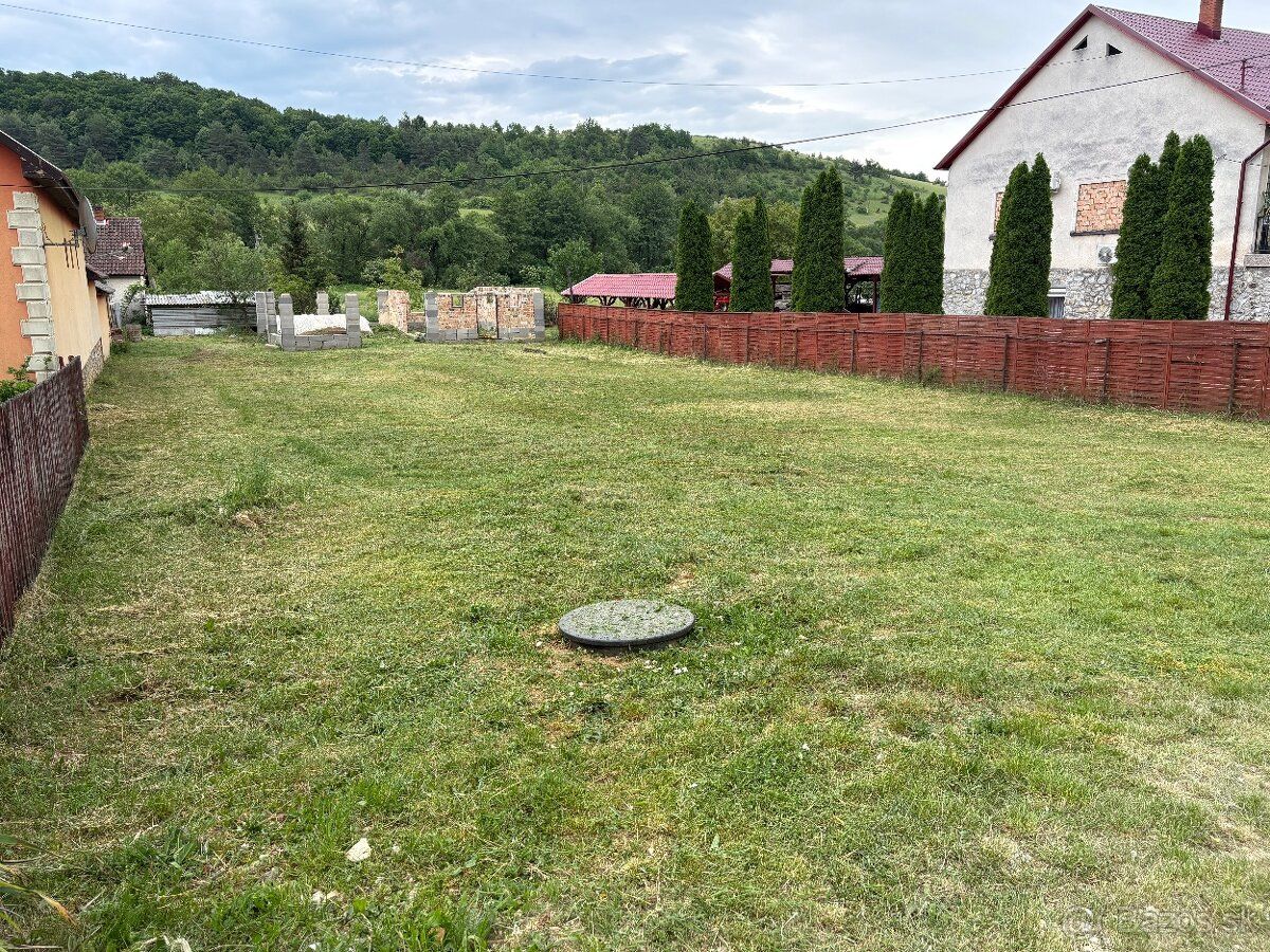 Na predaj stavebný pozemok v maďarskej obci szinpetri hranič