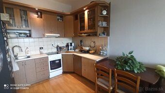 Dávam do podnájmu 3 izby byt o rozlohe 63 m2 s balkónom, kľu