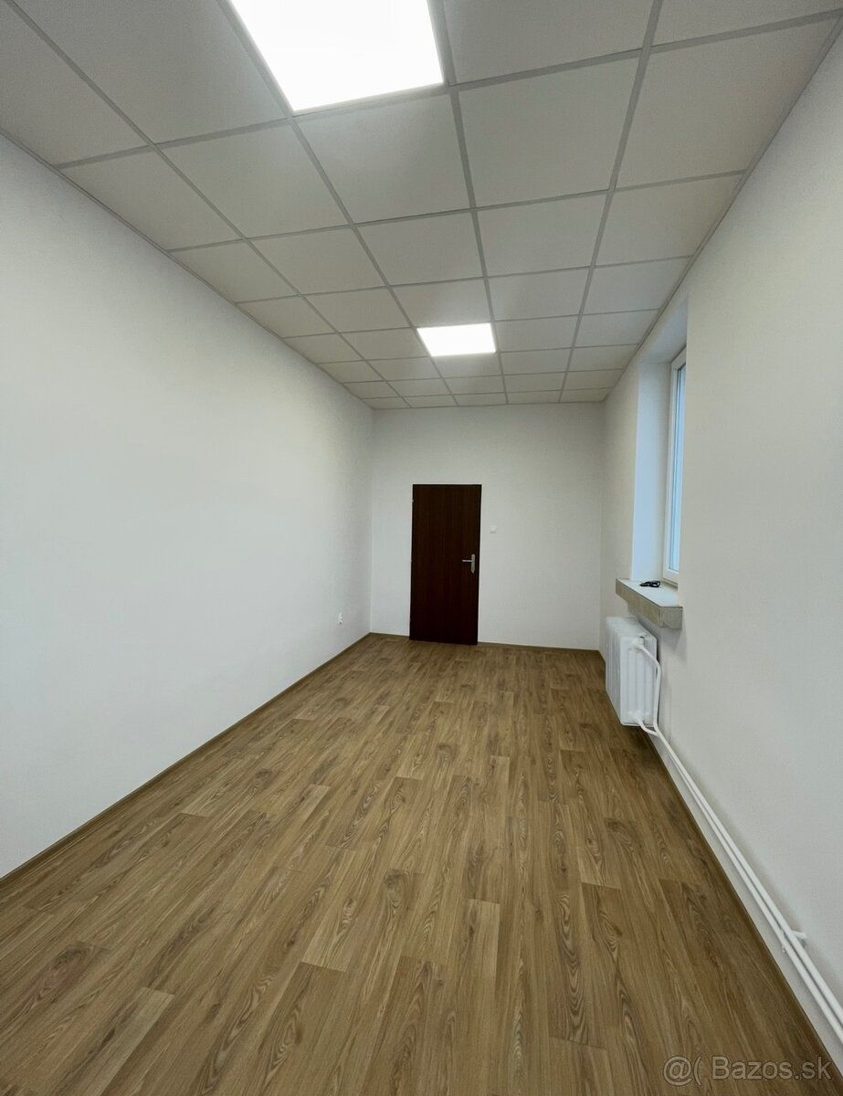 Ponúkame na prenájom kanceláriu o výmere 18 m² / Martin 036 