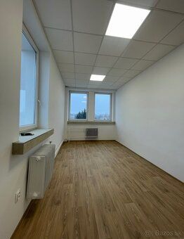 Ponúkame na prenájom kanceláriu o výmere 18 m² / Martin 036 