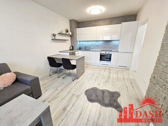 DASH reality vám ponúka na prenájom pekný, slnečný, kompletn