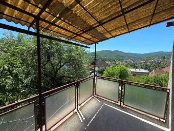 Ponúkame na predaj samostatne stojaci rodinný dom v započate