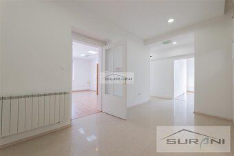 Ponúkame na prenájom praktickú a svetlú kanceláriu s balkóno