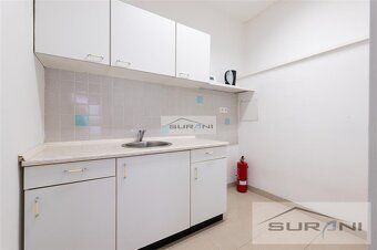 Ponúkame na prenájom praktickú a svetlú kanceláriu s balkóno