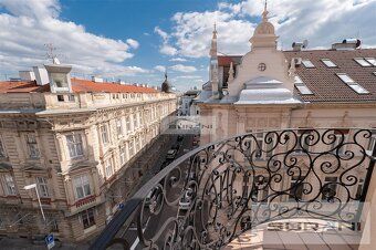 Ponúkame na prenájom praktickú a svetlú kanceláriu s balkóno