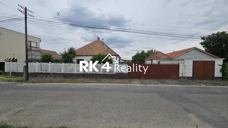 Z poverenia majiteľa ponúkame starší rodinný dom v meste Nes