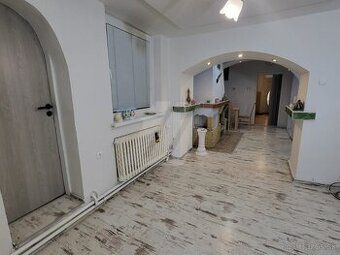 Z poverenia majiteľa ponúkame starší rodinný dom v meste Nes