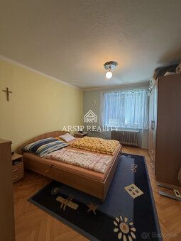 Typ: 2-izbový byt Ulica: Čs. armády Obec: Snina
Na predaj út