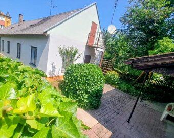 Hľadáte jedinečné spojenie domova a podnikania? V centre Kom