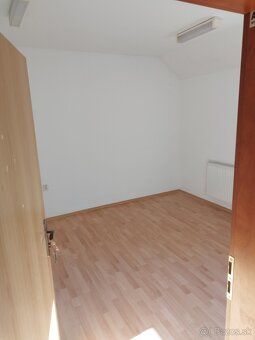 Ponúkame do prenájmu kancelárske priestory, na 2 a 1.poschod
