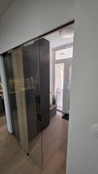 Nehnuteľnosť disponuje dispozíciou pripomínajúcou rodinný do