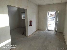 Dám do dlhodobého prenájmu budovu 126m2 s veľkým pozemkom 18