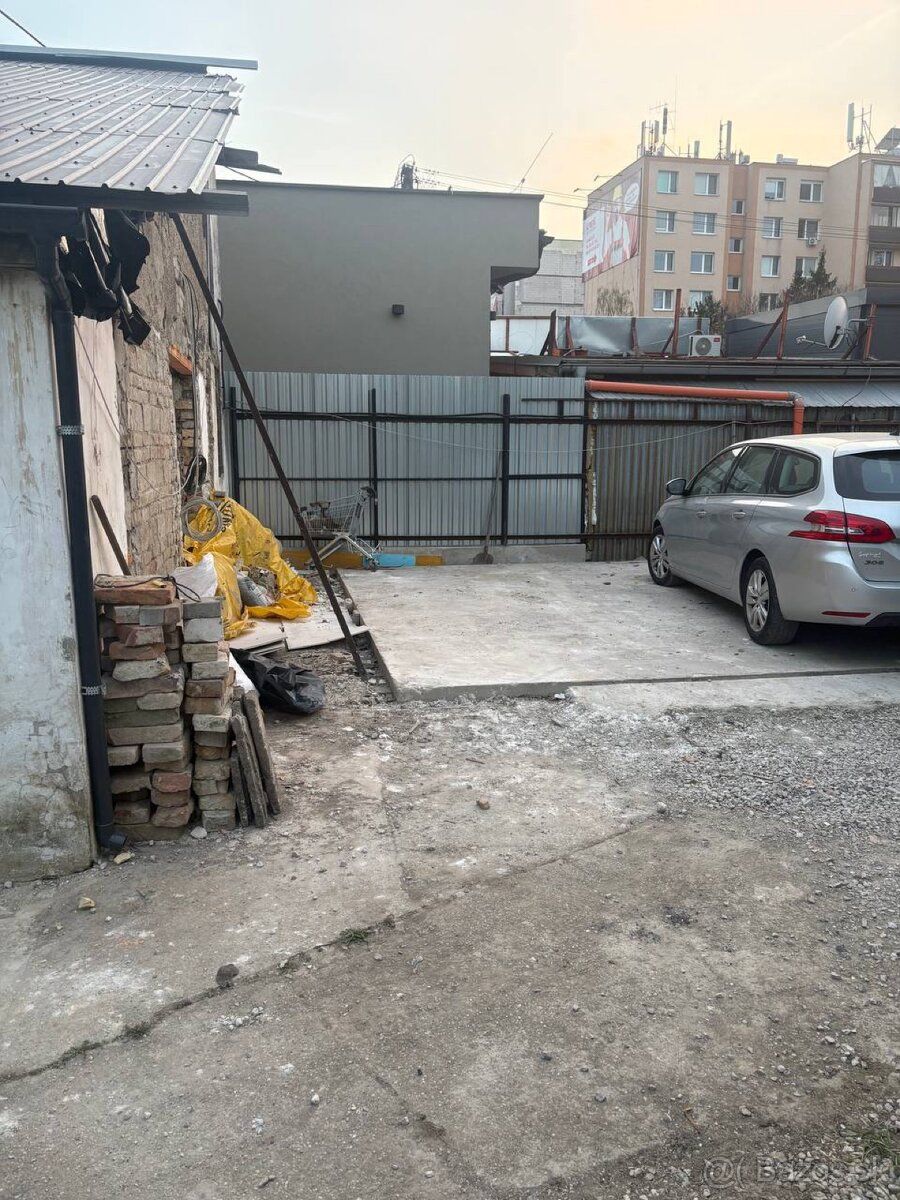 #4048
Predáme pozemok na Galvaniho ul. pri IKEA, AVION - poz
