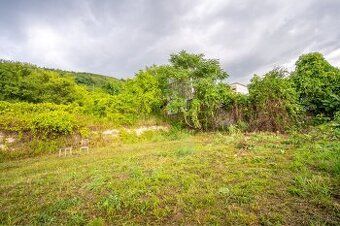#4052
Predáme pozemok vhodný na halu v obci Križovany nad Du