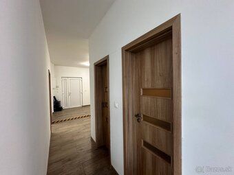 #4050
Exkluzívne prenajmeme nebytový priestor na Kazanskej č