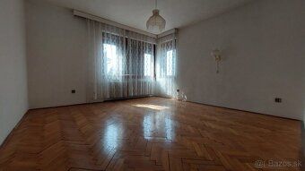NADČASOVÝ RODINNÝ DOM VO VYHĽADÁVANEJ ČASTI MESTA
Ponúkame n