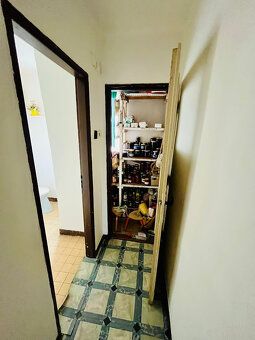 Ponúkam na predaj 2-izbový byt v pôvodnom stave s balkónom, 