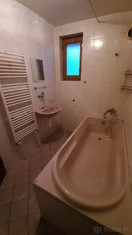 PRENÁJOM zariadenú garsónku v meste Žarnovica o výmere 24 m2