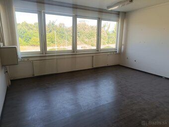 ID-500242-27BB
Ponúkame na prenájom kancelárske priestory v 