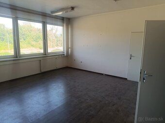 ID-500242-27BB
Ponúkame na prenájom kancelárske priestory v 