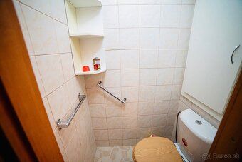 Byt ma 67m2, nachádza sa v zateplenej bytovke. Nekonfliktný,